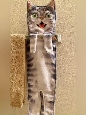 Cute Grey & White Cat-Themed Towel Holder